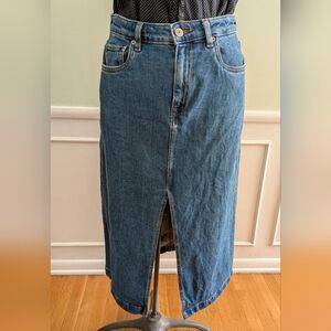 Steve Madden Denim Midi Skirt with Front Slit. Medium Wash. Size Small